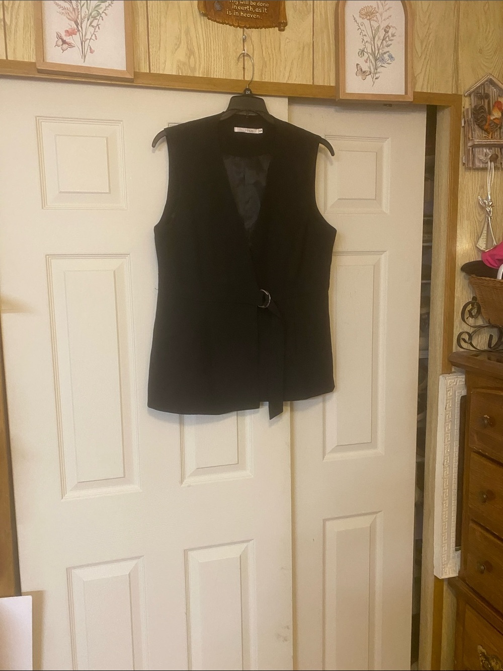 Have Black Sleeveless Belted Vest